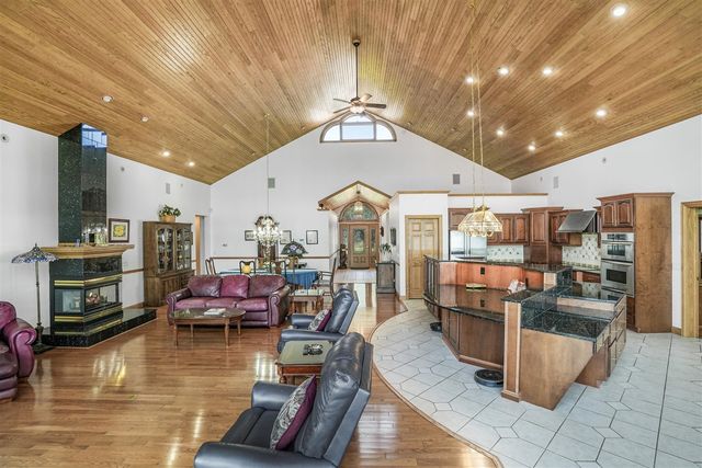 707 Lake Shore Drive, Cadillac, MI 49601