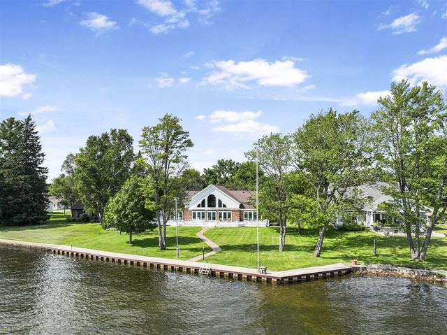 707 Lake Shore Drive, Cadillac, MI 49601