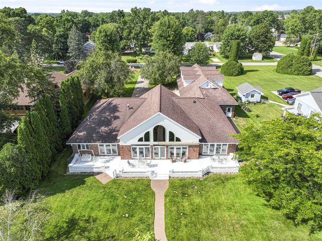 707 Lake Shore Drive, Cadillac, MI 49601