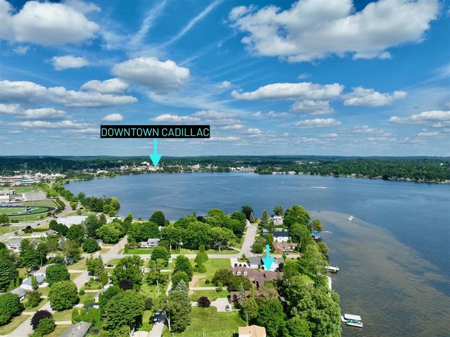 707 Lake Shore Drive, Cadillac, MI 49601