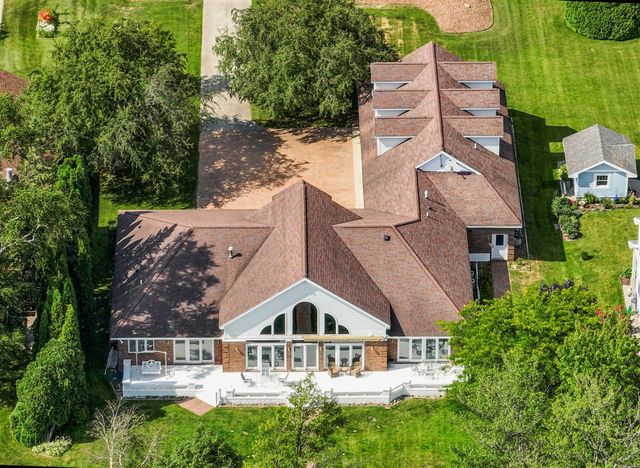 707 Lake Shore Drive, Cadillac, MI 49601