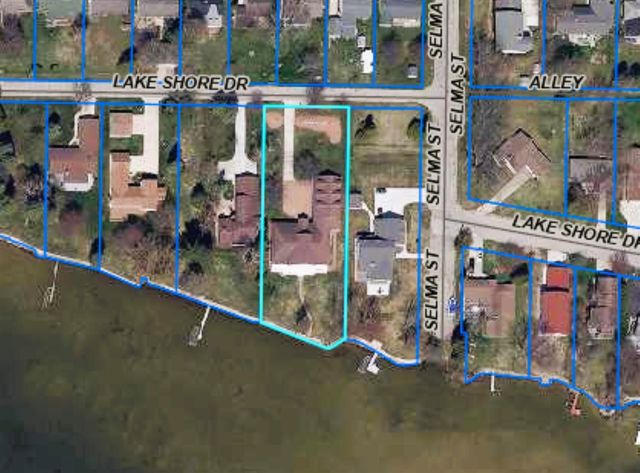 707 Lake Shore Drive, Cadillac, MI 49601