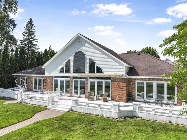 707 Lake Shore Drive, Cadillac, MI 49601