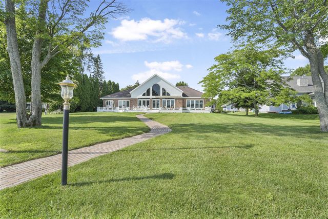 707 Lake Shore Drive, Cadillac, MI 49601