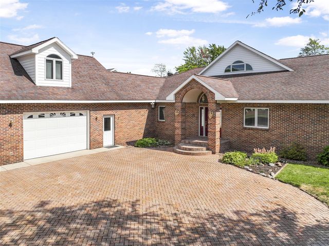 707 Lake Shore Drive, Cadillac, MI 49601