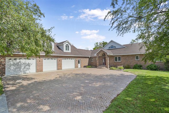 707 Lake Shore Drive, Cadillac, MI 49601