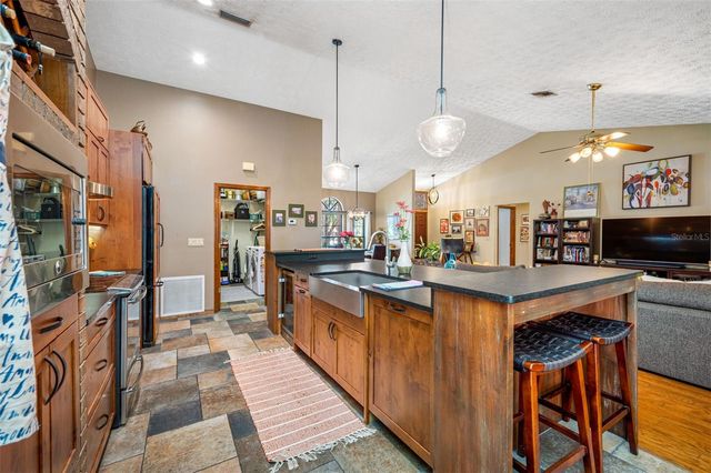 9206 65TH AVENUE E, Bradenton, FL 34202