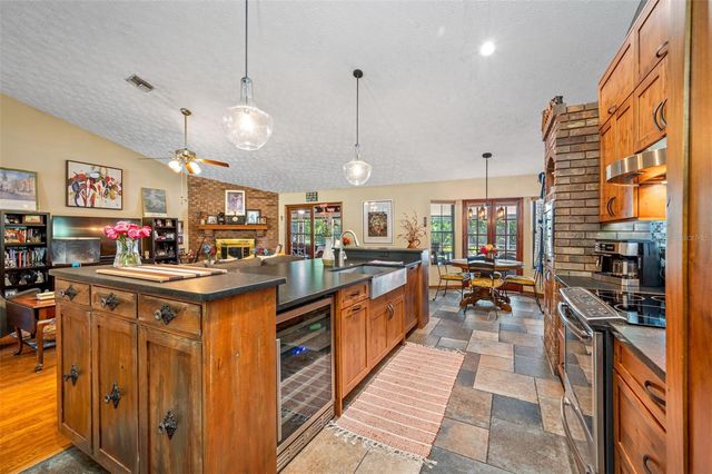 9206 65TH AVENUE E, Bradenton, FL 34202