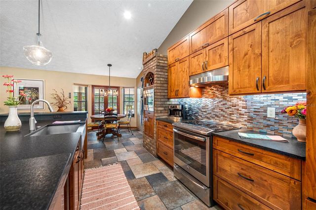 9206 65TH AVENUE E, Bradenton, FL 34202