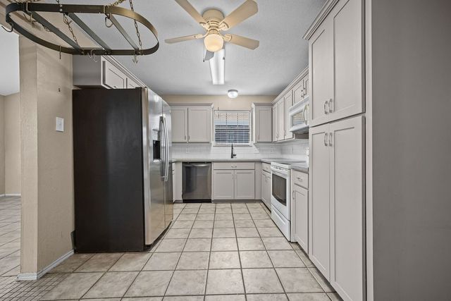 7345 Windy Ridge Dr, Corpus Christi, TX 78413