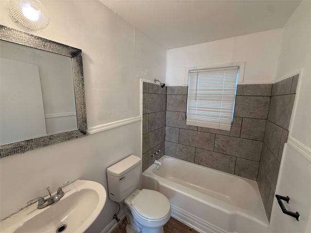 4914 Donnelly Avenue, Fort Worth, TX 76107