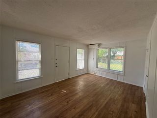 4914 Donnelly Avenue, Fort Worth, TX 76107