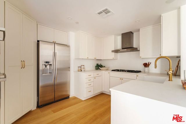 423 Arnaz Drive 203, Los Angeles, CA 90048