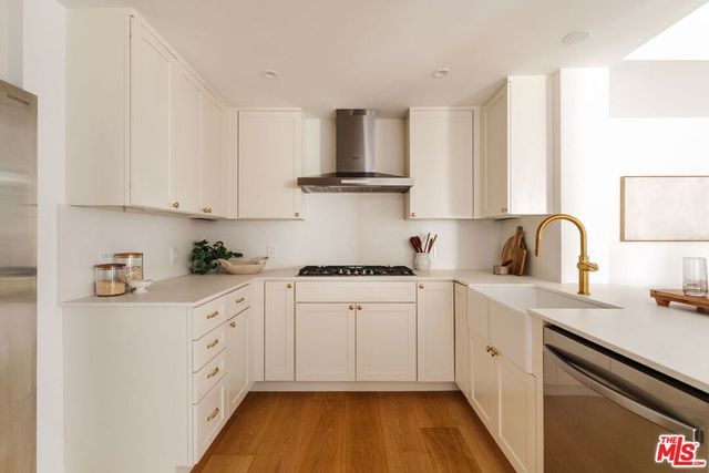 423 Arnaz Drive 203, Los Angeles, CA 90048