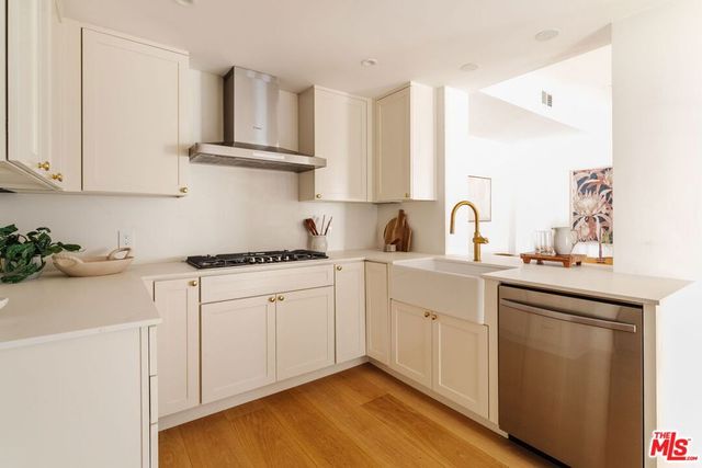 423 Arnaz Drive 203, Los Angeles, CA 90048