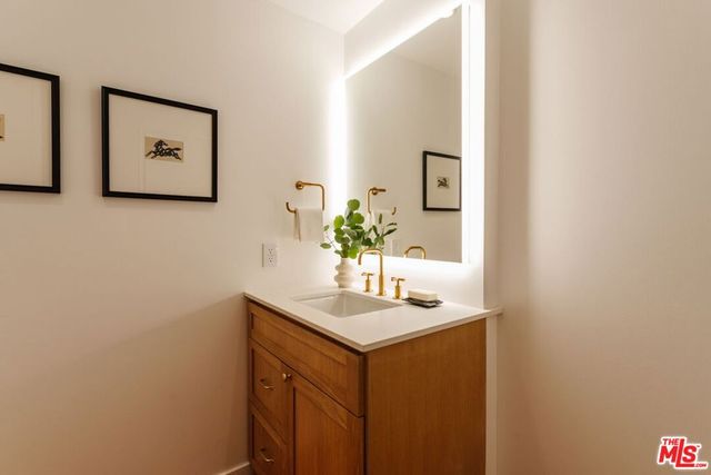 423 Arnaz Drive 203, Los Angeles, CA 90048