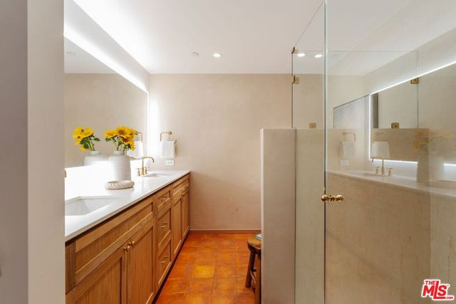 423 Arnaz Drive 203, Los Angeles, CA 90048