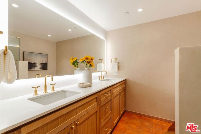 423 Arnaz Drive 203, Los Angeles, CA 90048