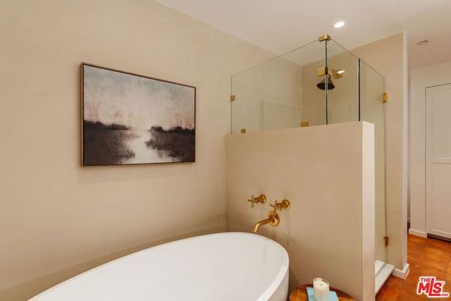 423 Arnaz Drive 203, Los Angeles, CA 90048