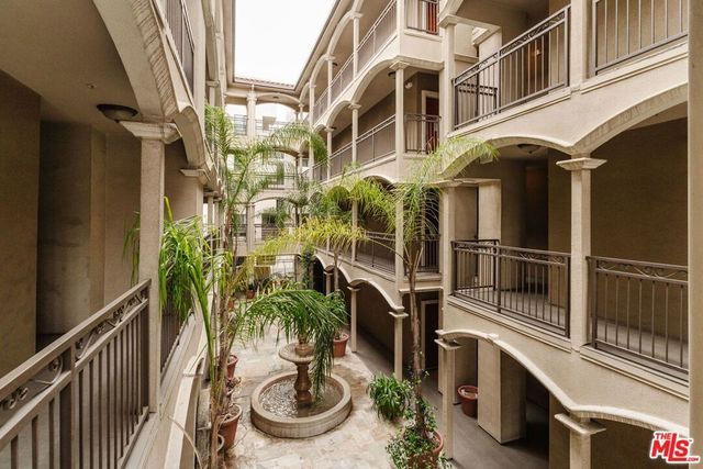 423 Arnaz Drive 203, Los Angeles, CA 90048