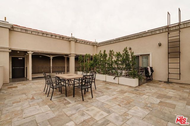 423 Arnaz Drive 203, Los Angeles, CA 90048