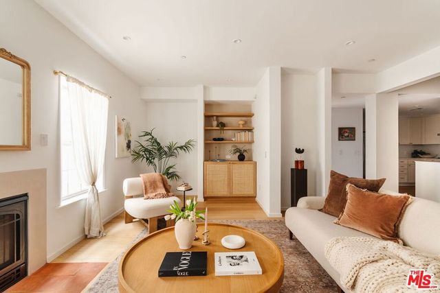 423 Arnaz Drive 203, Los Angeles, CA 90048