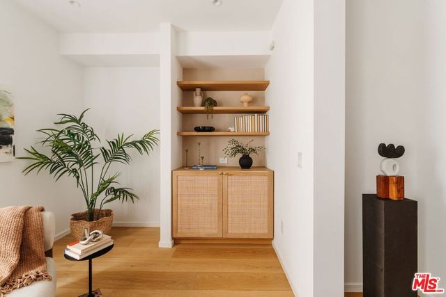 423 Arnaz Drive 203, Los Angeles, CA 90048