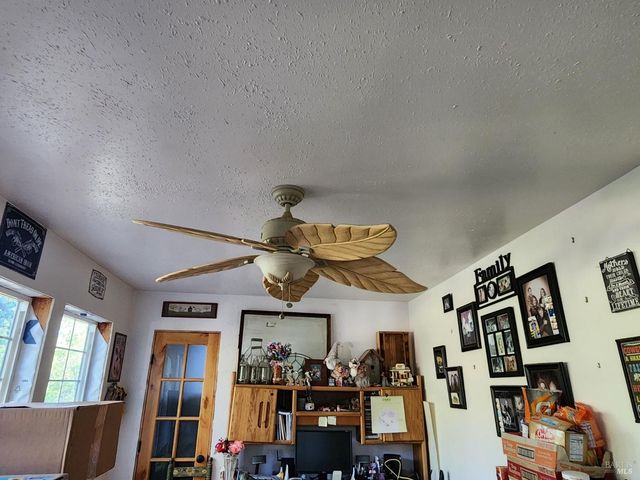 97420 Mina Rd, Covelo, CA 95428