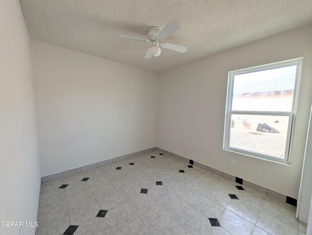 5857 W VALLEY Circle, El Paso, TX 79932
