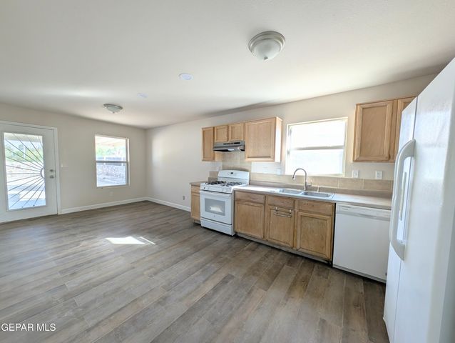 5857 W VALLEY Circle, El Paso, TX 79932