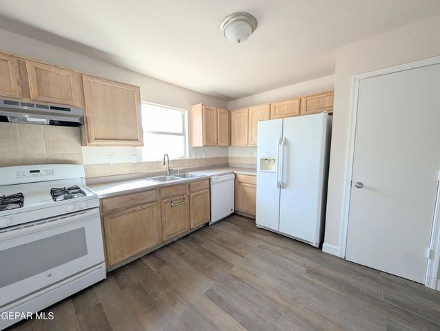 5857 W VALLEY Circle, El Paso, TX 79932