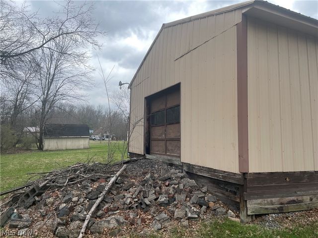 744 Carson Salt Springs Road, Mineral Ridge, OH 44440