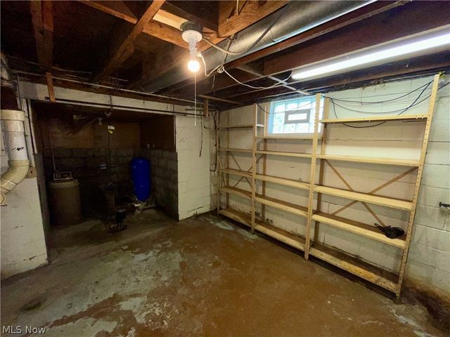 744 Carson Salt Springs Road, Mineral Ridge, OH 44440