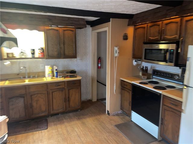 744 Carson Salt Springs Road, Mineral Ridge, OH 44440