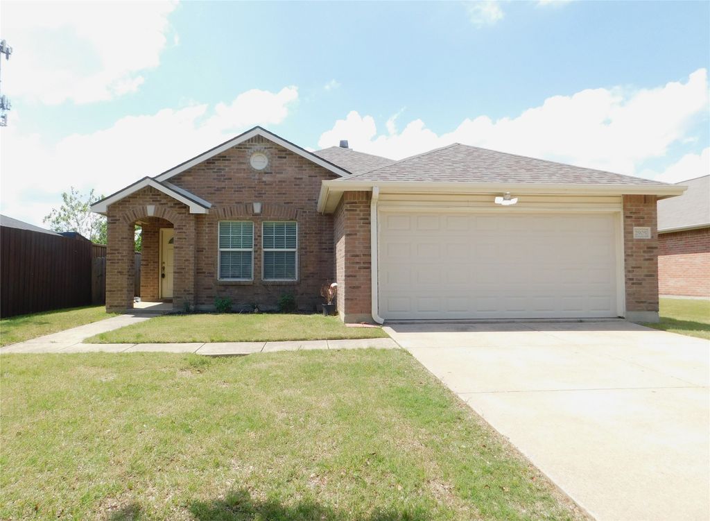 2905 Lipizzan Drive, Denton, TX 76210