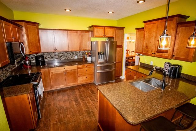 200 Pheasant Lane, Hudson, IA 50643