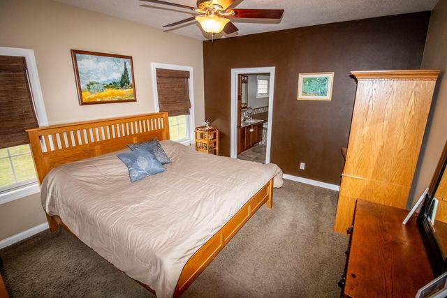 200 Pheasant Lane, Hudson, IA 50643