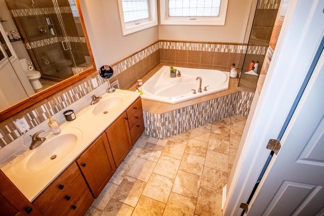 200 Pheasant Lane, Hudson, IA 50643