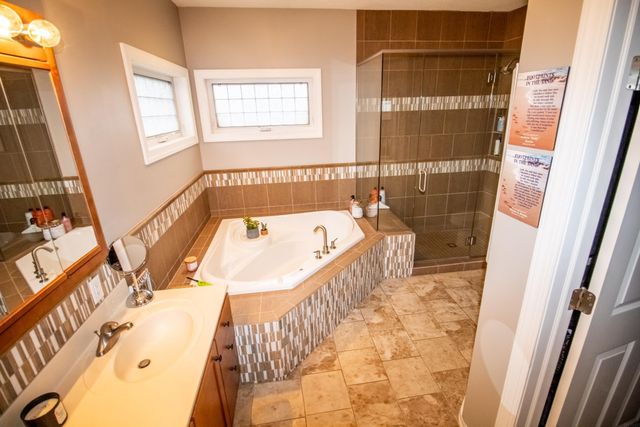 200 Pheasant Lane, Hudson, IA 50643