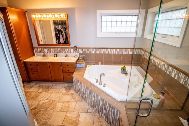 200 Pheasant Lane, Hudson, IA 50643