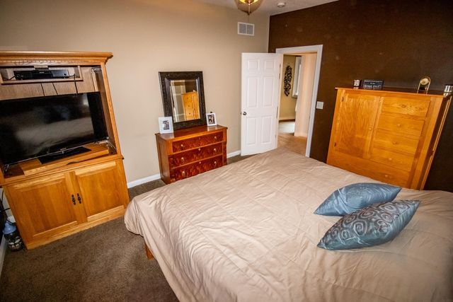 200 Pheasant Lane, Hudson, IA 50643