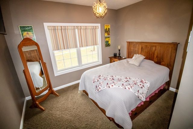 200 Pheasant Lane, Hudson, IA 50643