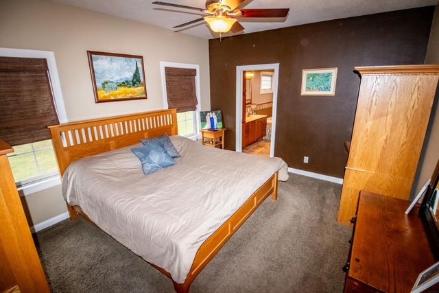 200 Pheasant Lane, Hudson, IA 50643