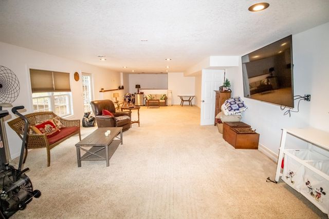 200 Pheasant Lane, Hudson, IA 50643