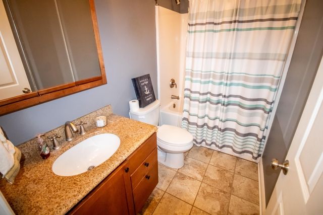 200 Pheasant Lane, Hudson, IA 50643