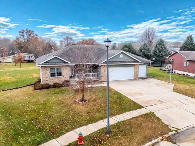 200 Pheasant Lane, Hudson, IA 50643