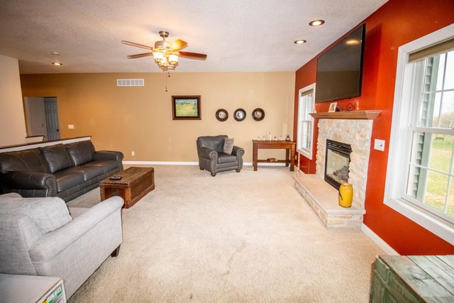 200 Pheasant Lane, Hudson, IA 50643