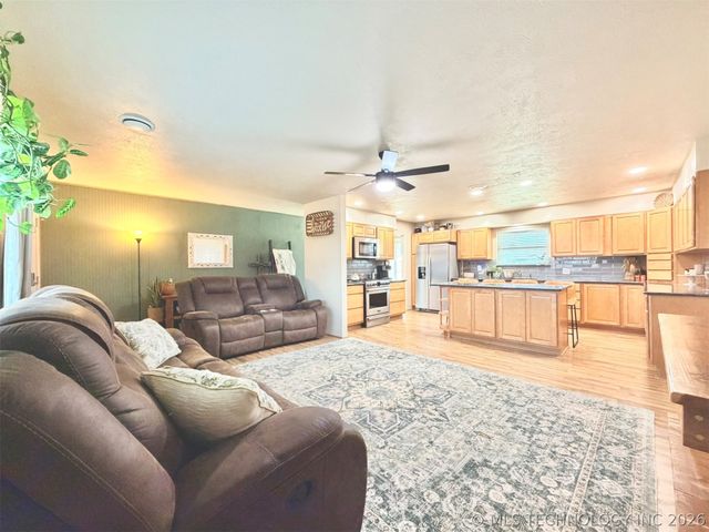 1101 E Hanna Avenue, Davis, OK 73030