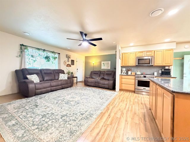 1101 E Hanna Avenue, Davis, OK 73030