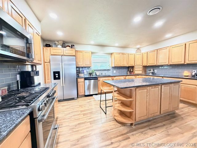 1101 E Hanna Avenue, Davis, OK 73030